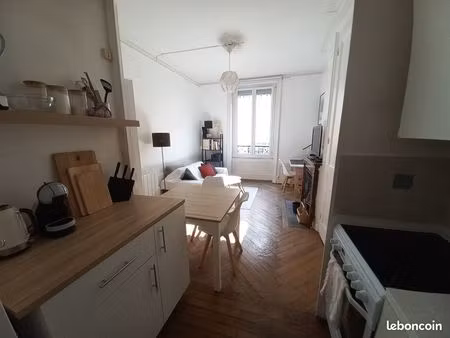 appartement meublé 38m² très bien desservi et avec cachet