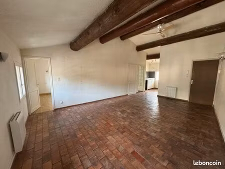 grand appartement t3 apt à louer
