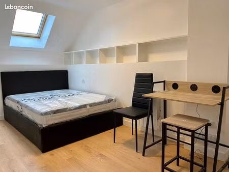 location studio neuf meublé 23m2 à evry – 850 euros charge compris