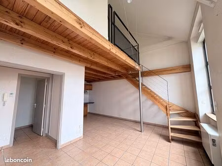 loue appartement t2 lumineux  avec garage  centre ville  au calme