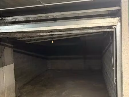 garage fermé en sous sol sécurisé