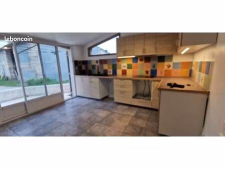 loue à la campagne appartement de 97m² avec cave de 20m²  grenier de 30m²  parking  terras