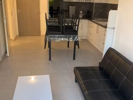 à louer – appartement meublé en rez-de-chaussée dans une résidence sécurisée