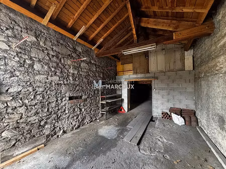 location locaux professionnels 4 pièces à savigneux (42600)  700 €