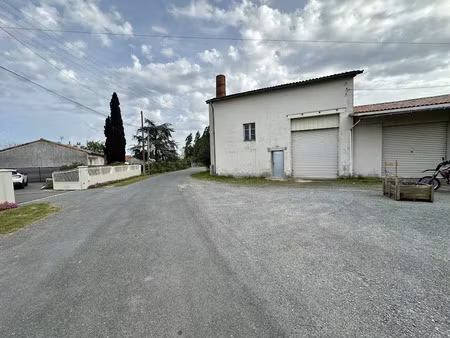 location locaux professionnels 0 pièces 115 m² à damvix (85420)  650 €