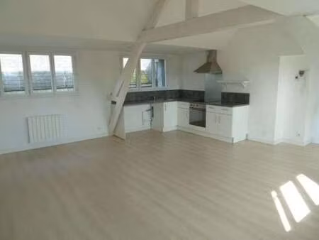 location appartement 3 pièces à château-gontier (53200) : à louer 3 pièces / 72m² château-