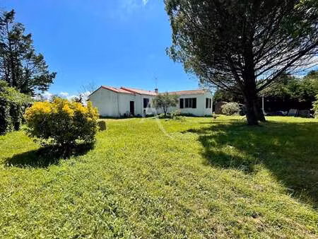 vente maison à saint-michel-en-l'herm (85580) : à vendre / 114m² saint-michel-en-l'herm