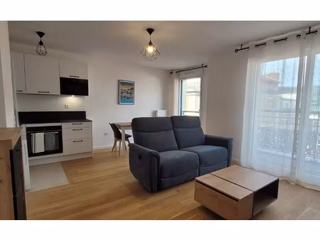 location appartement  46.64 m² t-2 à issy-les-moulineaux  1 500 €