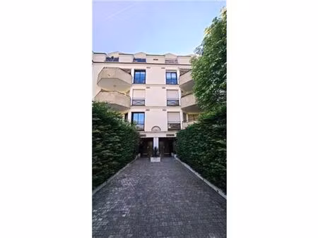 f2 - 47m ²