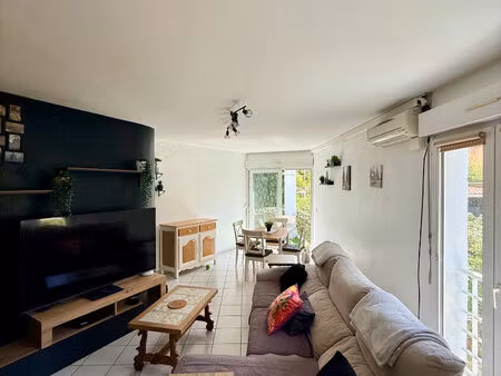location appartement 3 pièces  65.00m²  le pradet