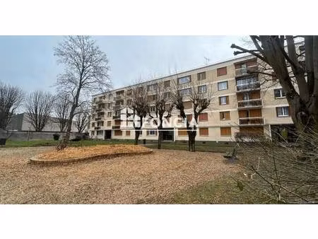 vsg : f4 beau volume proche gare