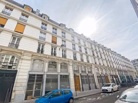 bureaux sur plusieurs niveaux situés à proximité de la place de la nation