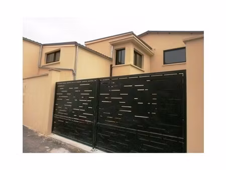 local professionnel - 1000m ²