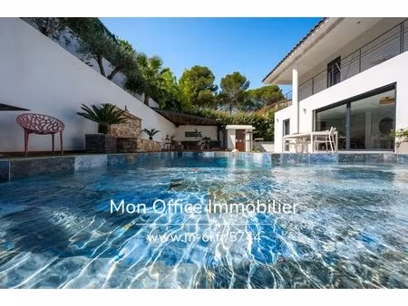 référence : 5744-mac - villa moderne avec 5 suites  piscine et garage