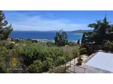 villa contemporaine avec vue mer au lavandou