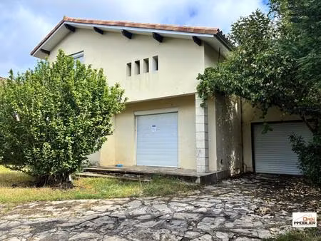 maison avec garage et jardin