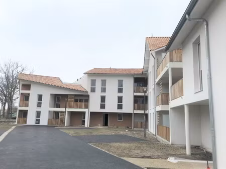 t1 avec parking et terrasse au teich
