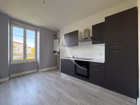 appartement entierement rénové en rez-de-chaussée d'environ
