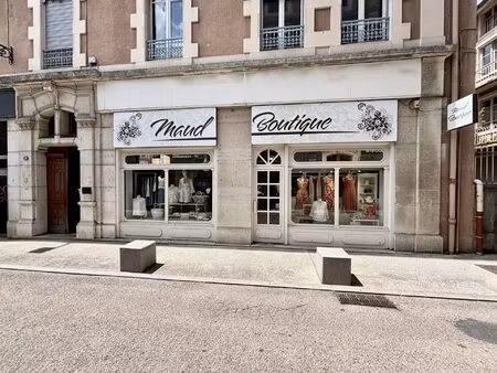 droit au bal à vendre - centre ville de voiron
