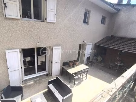 maison traditionnelle de 123 m² à colombe