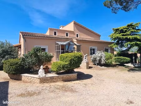 maison d'architecte de 150m² avec piscine et 2 logements indépendants