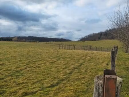 vends terrain d’une superficie de 890 m²  situé dans un secteur calme et agréable