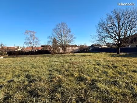terrain 1 300 m² revel