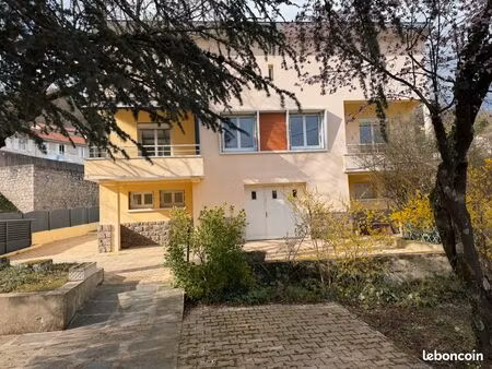 lamastre  proche centre ville  maison rénovée avec balcon et jardin attenant
