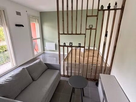 studio rénové + balcon + parking