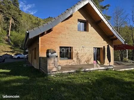 villa 4 pièces 155 m²