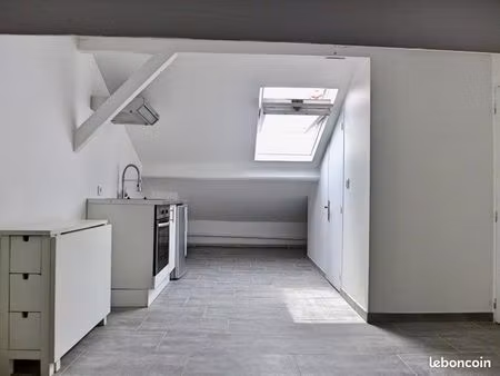libre desuite studio mansardé et meublé place gambetta