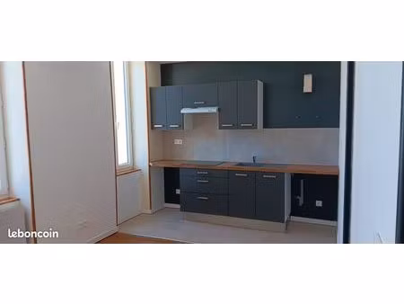 location t2 non meublé au centre de st jean d'angély