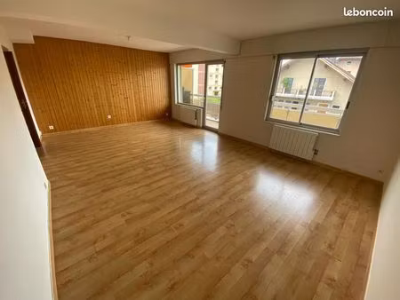appartement traversant grand t2 (ancien t3) 67 m² – balcon 14 m² – loggia – garage – centr