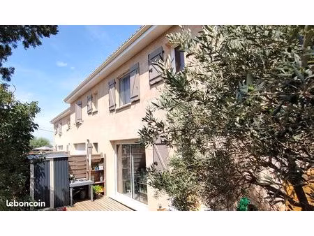 grand duplex t3 avec parkings et jardin privatif