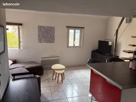 disponible 2 mois et demi : joli 3 pieces en duplex 50m de la place aux aires