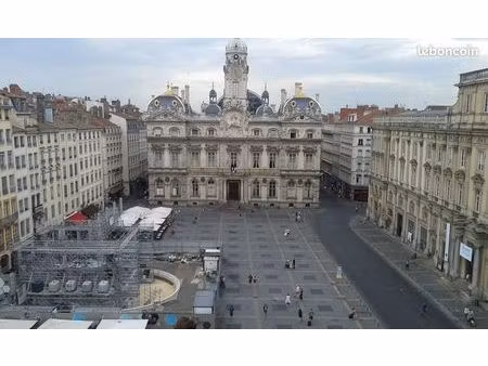 f 3 place des terreaux à lyon 69001