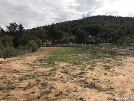 terrain plat