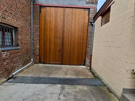local 200m2