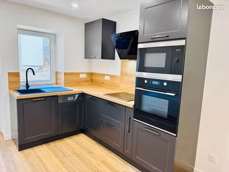 maison de village t2 de 40 m² refaite à neuf avec petit extérieur