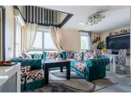 appartement duplex de 5 pièces de 94 m² à stains