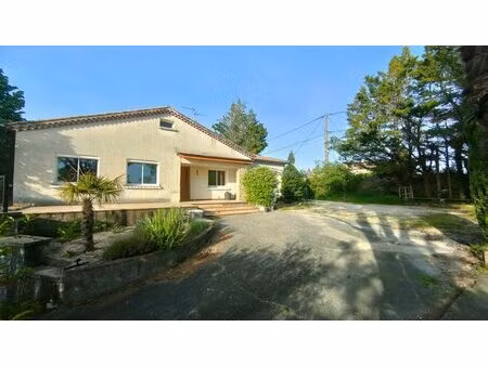 maison de 5 pièces de 120 m² à villeneuve-de-berg