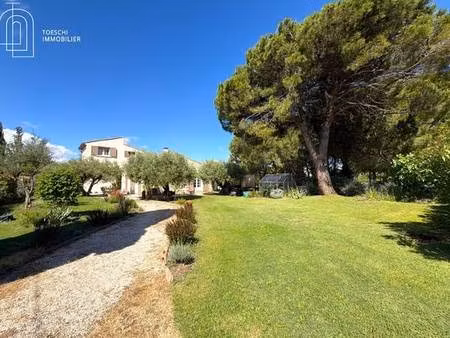 belle propriété familiale avec piscine et jardin paysager