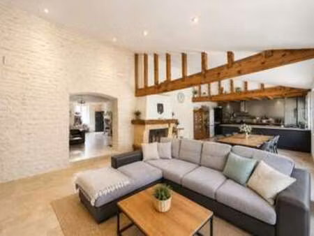 vente maison à saint-vaize (17100) : à vendre / 227m² saint-vaize