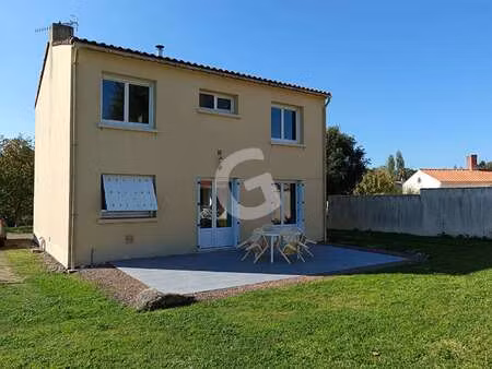 vente maison à avrillé (85440) : à vendre / 115m² avrillé
