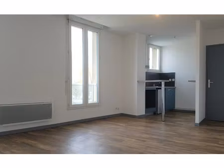 location appartement  m² t-2 à aire-sur-l'adour  411 €