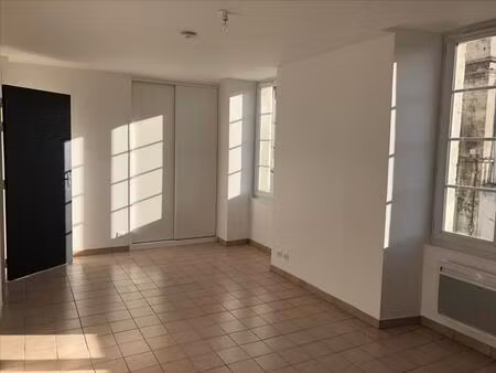 a louer appartement 30 m² quartier l'houmeau