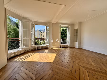 location t7 - duplex de charme de 167 m2 au coeur de versaill