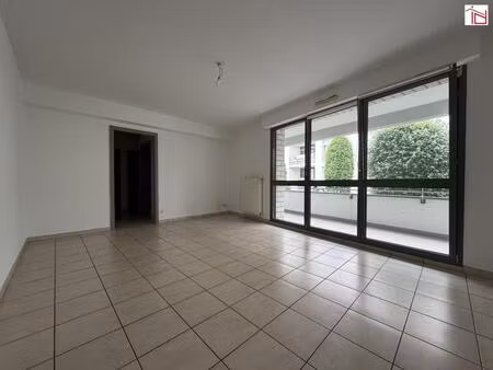 f3 avec terrasse et garage en rez-de-jardin à huningue