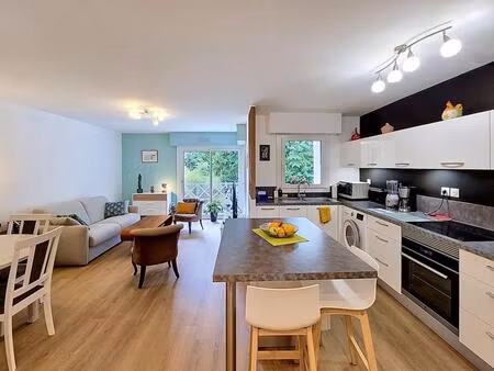 lorient : appartement t3 avec terrasse  garage et parking