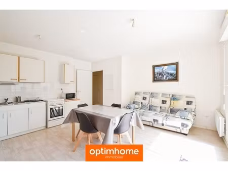 appartement t2 avec balcon et box fermé orgeres (35)